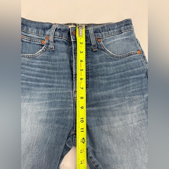 Madewell The Perfect Vintage Jean in Hernando Wash: Raw Hem Edition - Picture 9 of 16